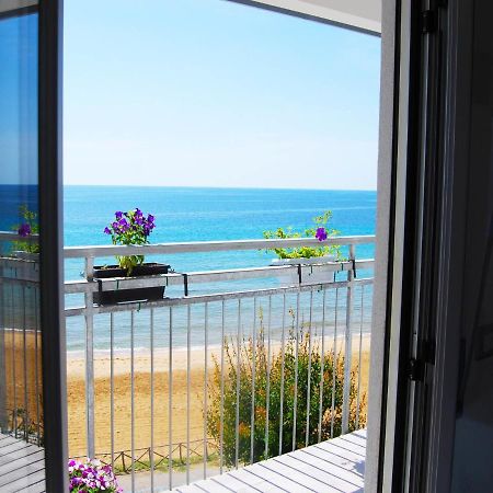 B&B Capo Rizzuto Fronte Mare ภายนอก รูปภาพ