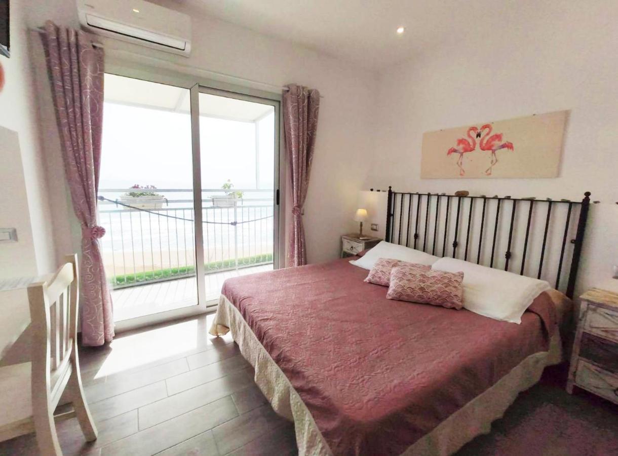 B&B Capo Rizzuto Fronte Mare ภายนอก รูปภาพ