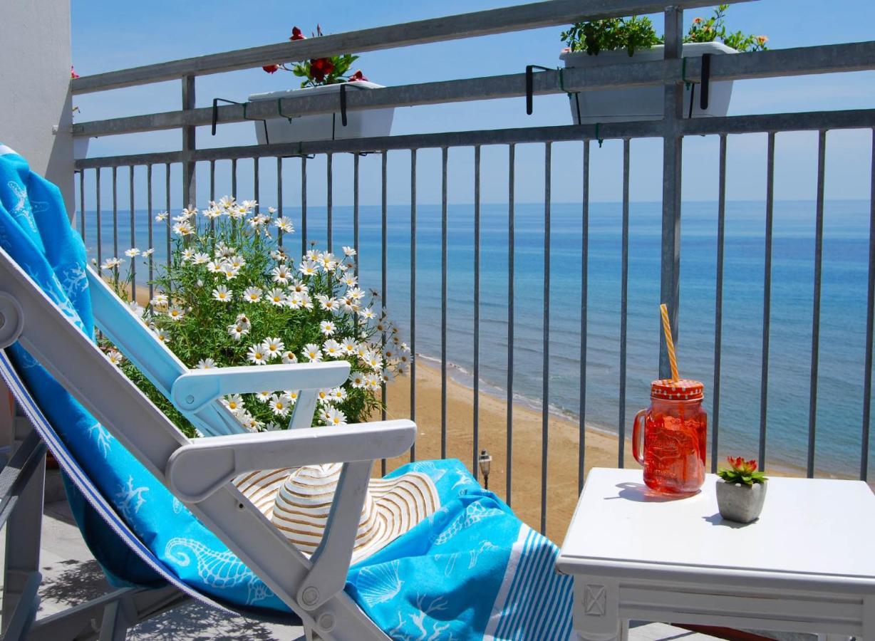 B&B Capo Rizzuto Fronte Mare ภายนอก รูปภาพ