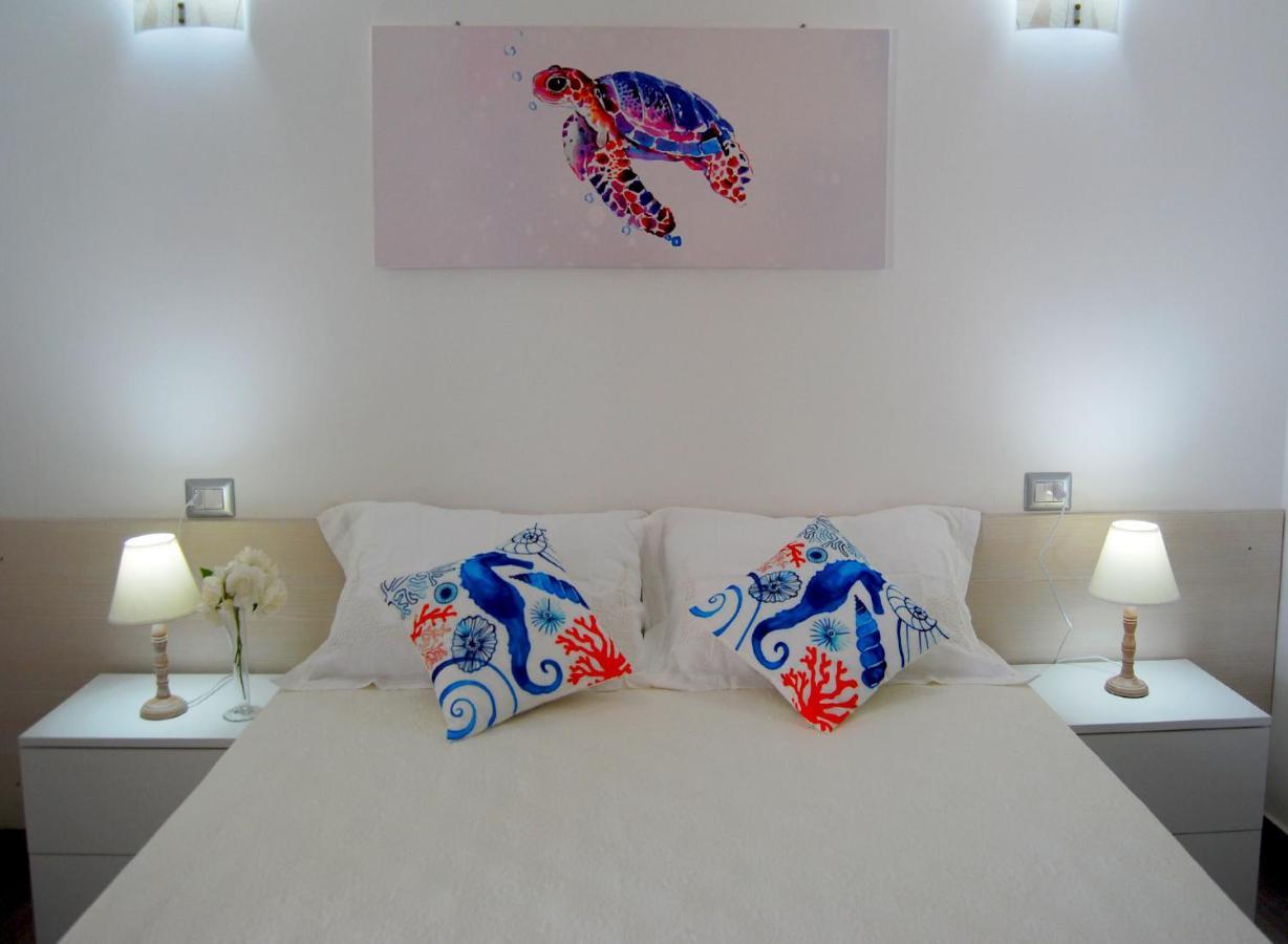 B&B Capo Rizzuto Fronte Mare ภายนอก รูปภาพ