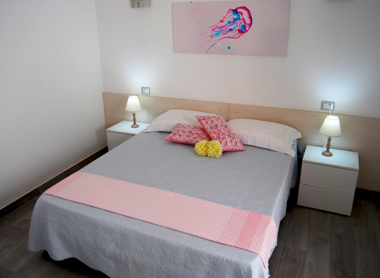 B&B Capo Rizzuto Fronte Mare ภายนอก รูปภาพ