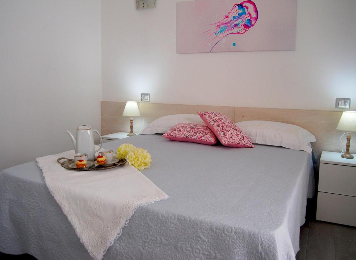 B&B Capo Rizzuto Fronte Mare ภายนอก รูปภาพ